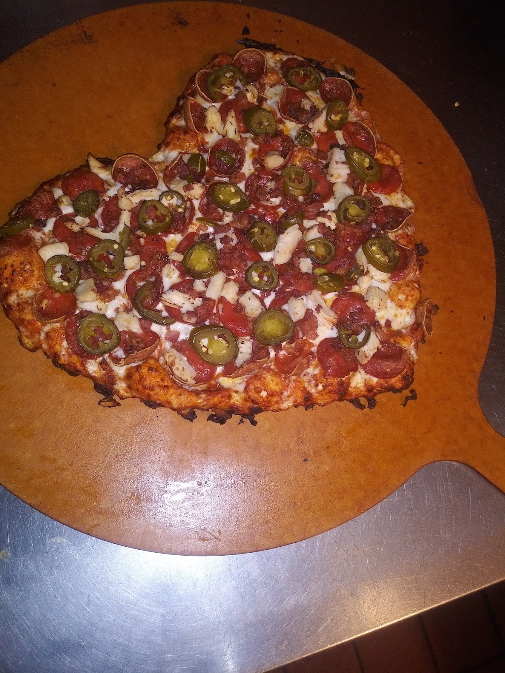 Round Table Pizza | meal takeaway | 60 E Main St, Quincy, CA 95971, USA | 5302832320 OR +1 530-283-2320