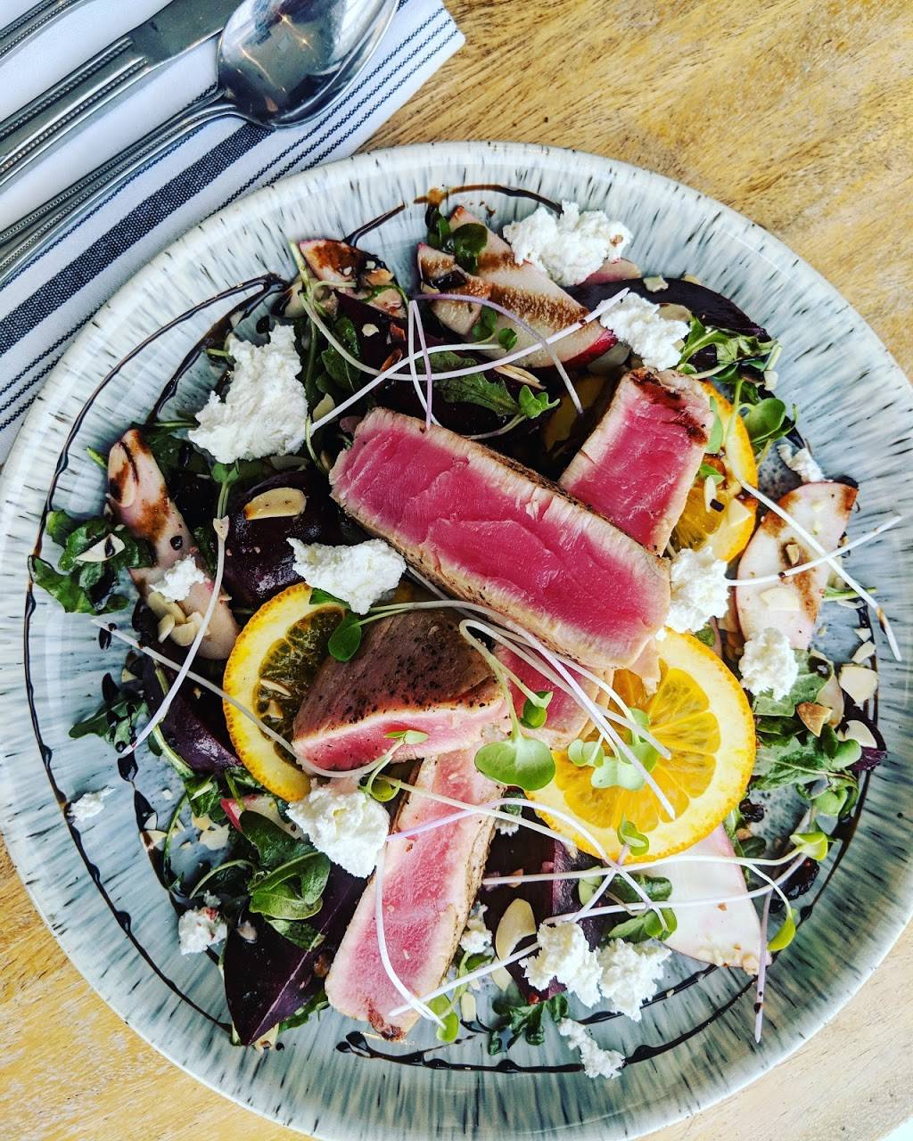 Bistro Le St-Charles | restaurant | St-, 17680 Rue Charles #100, Mirabel, QC J7J 0T6, Canada | 4508188668 OR +1 450-818-8668