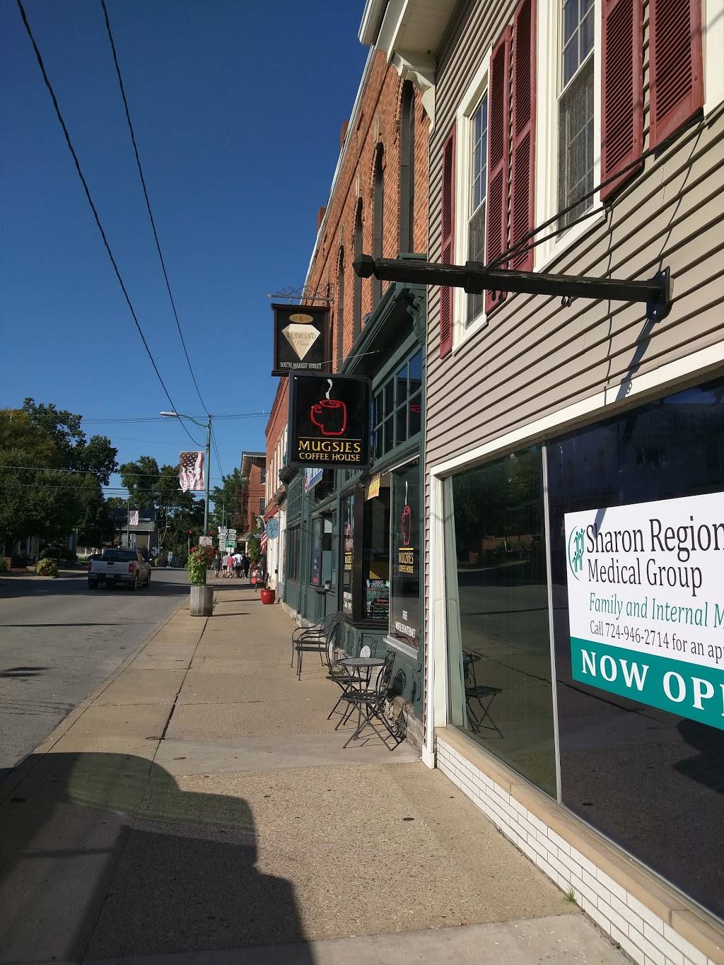 Mugsies Coffee House LLC | restaurant | 139 S Market St, New Wilmington, PA 16142, USA | 7249463684 OR +1 724-946-3684