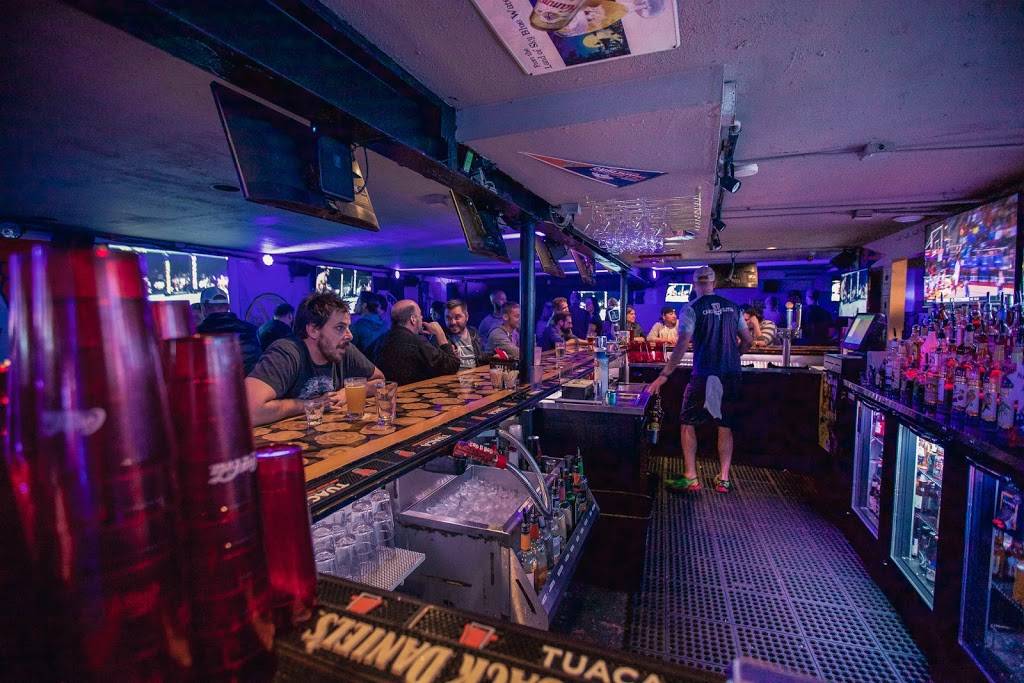 The Sportsbook Bar and Grill Wash Park | restaurant | 266 S Downing St Unit B, Denver, CO 80209, USA | 3036356691 OR +1 303-635-6691