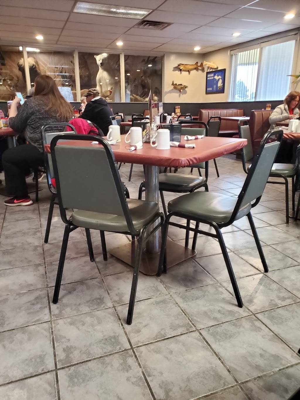 Whitlows Forerunner | restaurant | 4610 Airline Rd, Muskegon, MI 49444, USA | 2317396379 OR +1 231-739-6379