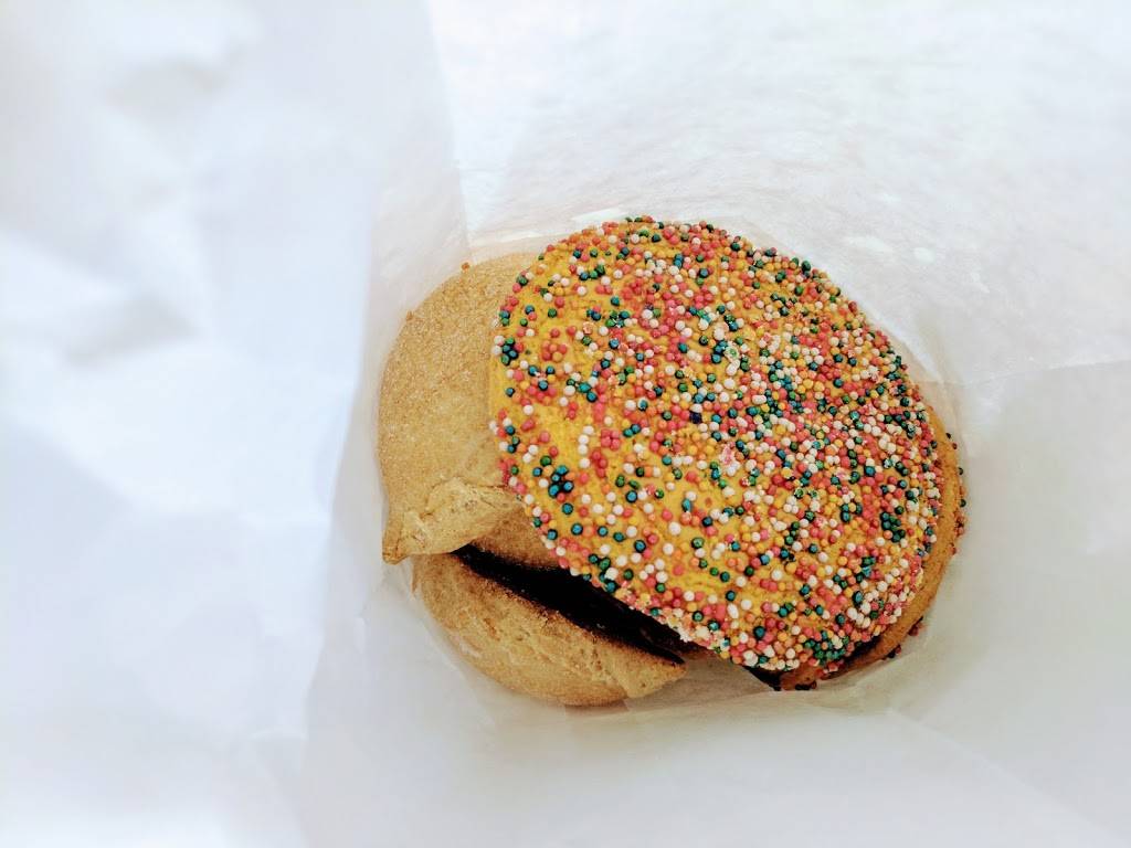 Panaderia Cuscatleca | bakery | 1566 Pico Blvd, Los Angeles, CA 90015, USA | 2133886615 OR +1 213-388-6615