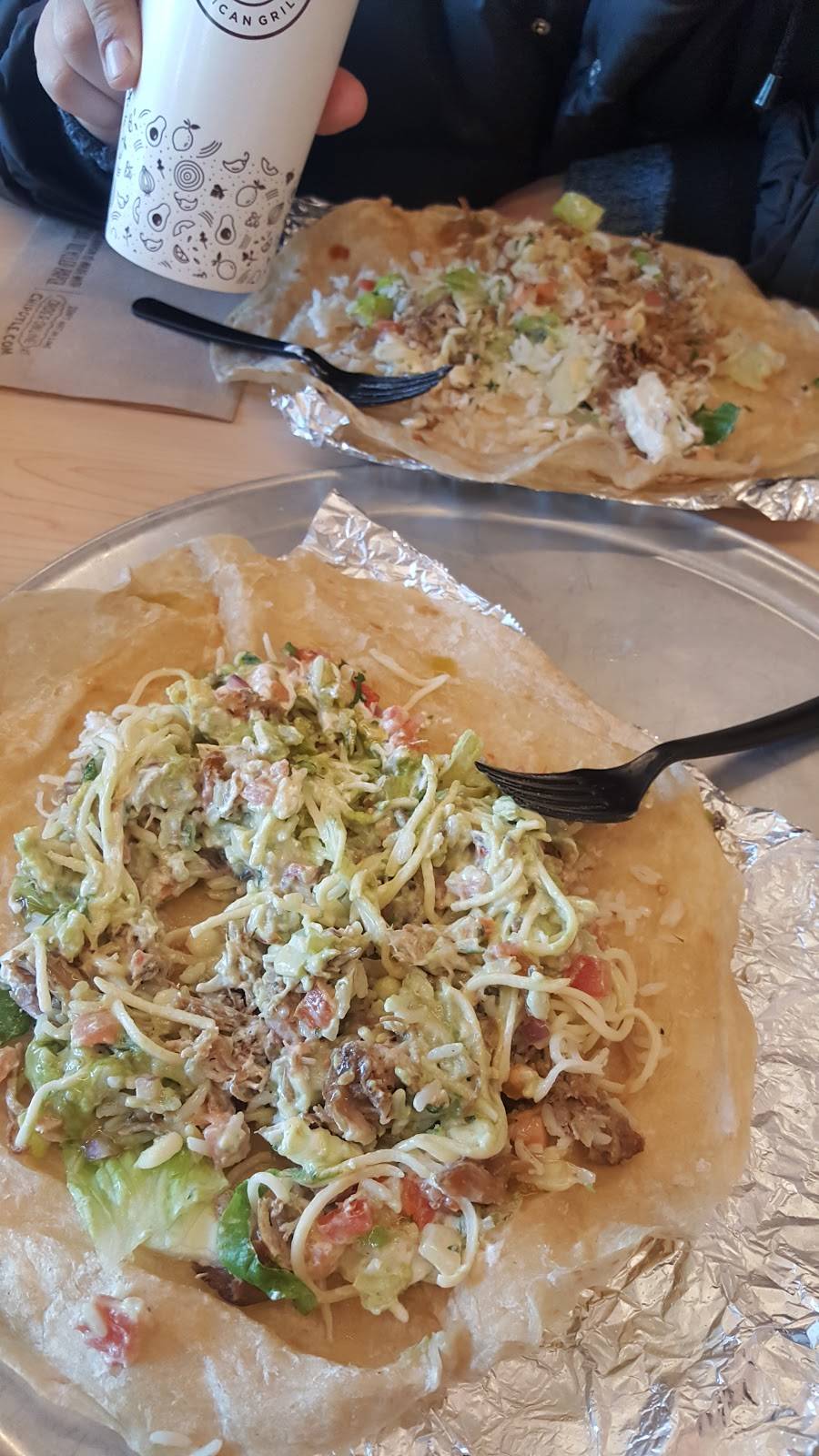 Chipotle Mexican Grill | restaurant | 318 U.S. 9, Woodbridge, NJ 07095, USA | 7324425281 OR +1 732-442-5281