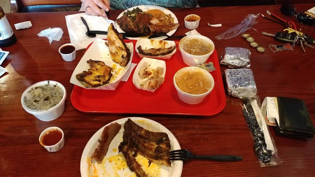 Chesters Barbecue | restaurant | 943 Poquonnock Rd, Groton, CT 06340, USA | 8604496868 OR +1 860-449-6868