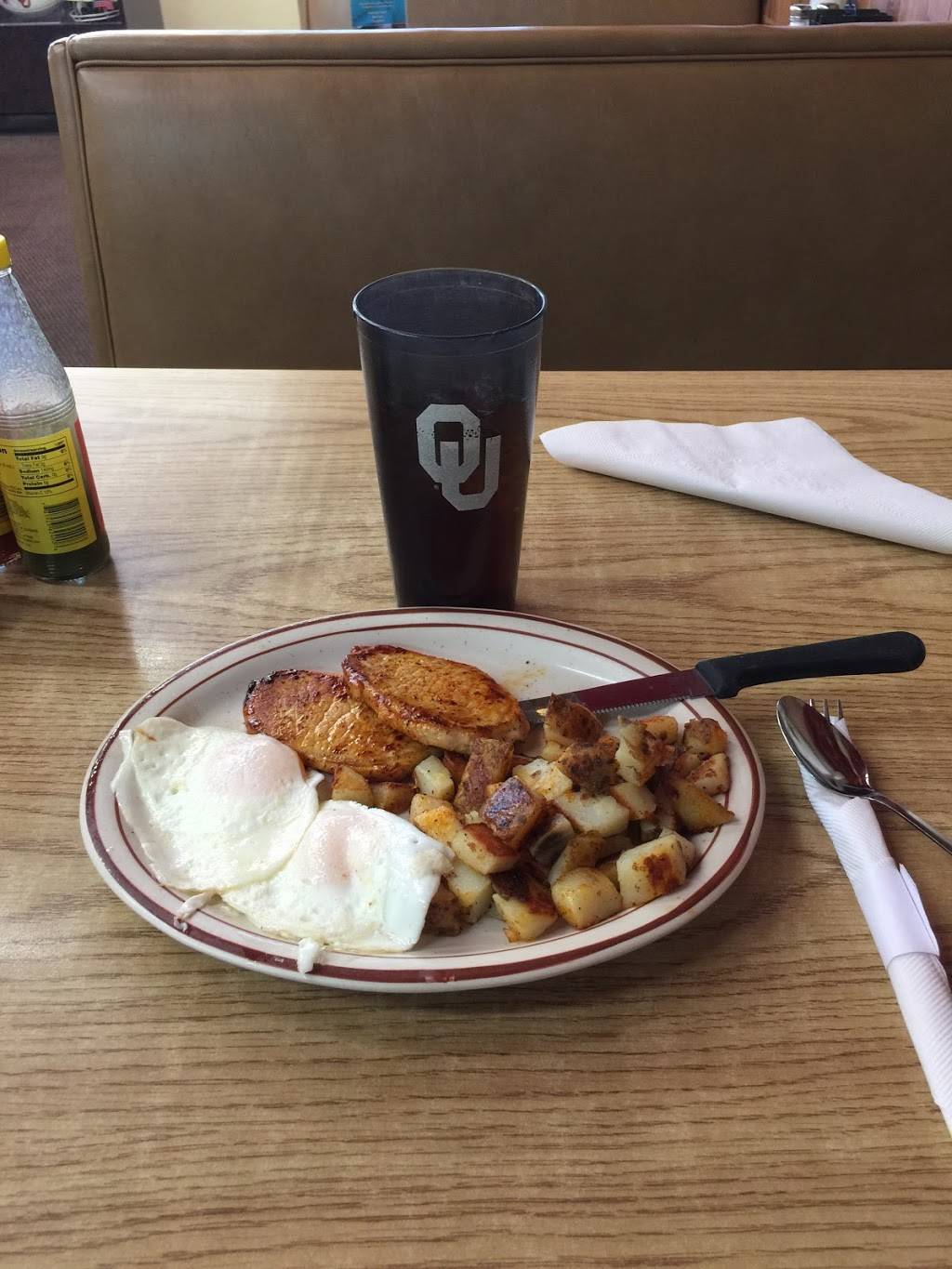 Hasslers Restaurant | cafe | 333 S Porter Ave, Norman, OK 73071, USA | 4053606722 OR +1 405-360-6722