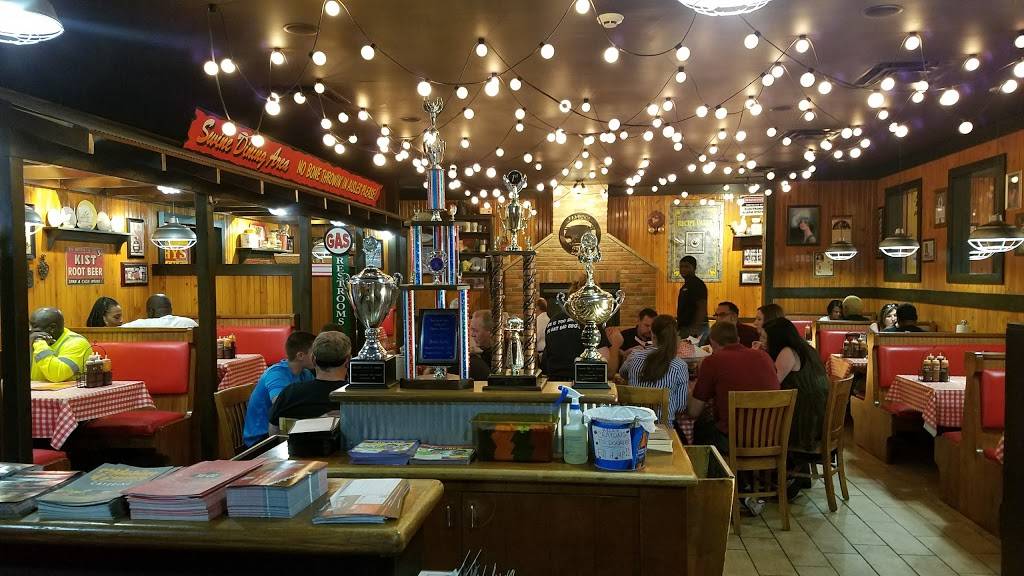 Famous Daves Bar-B-Que | restaurant | 3645 Vincennes Rd, Indianapolis, IN 46268, USA | 3178240200 OR +1 317-824-0200