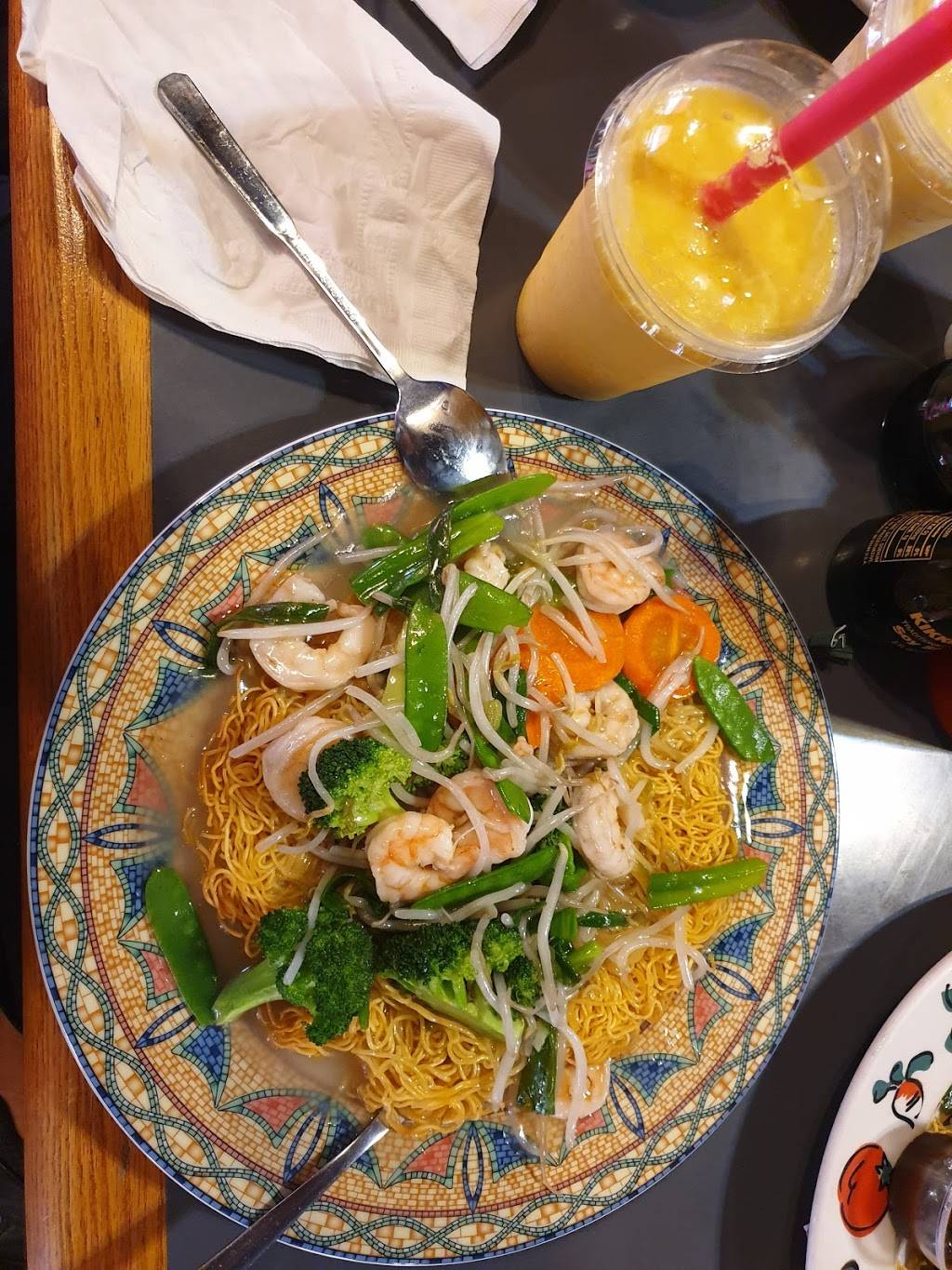 Lulus Noodles | restaurant | 400 S Craig St, Pittsburgh, PA 15213, USA | 4126877777 OR +1 412-687-7777