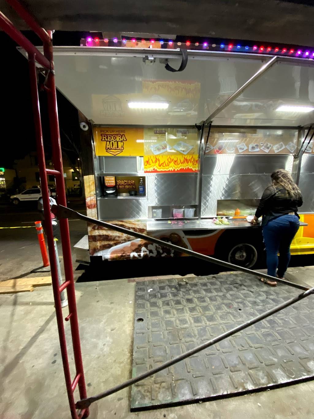 El Jefe Tacos DTLA | restaurant | 2367 W Pico Blvd, Los Angeles, CA 90006, USA | 3233348039 OR +1 323-334-8039