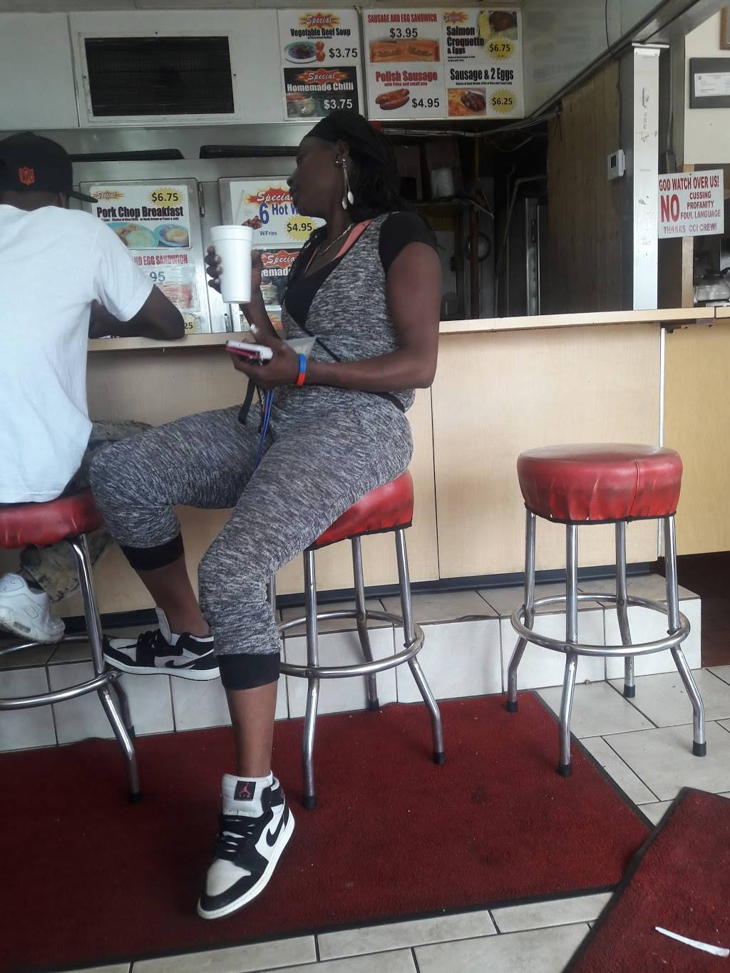 Charlies Coney Island | restaurant | 2490 Broadway, Gary, IN 46407, USA | 2198832117 OR +1 219-883-2117