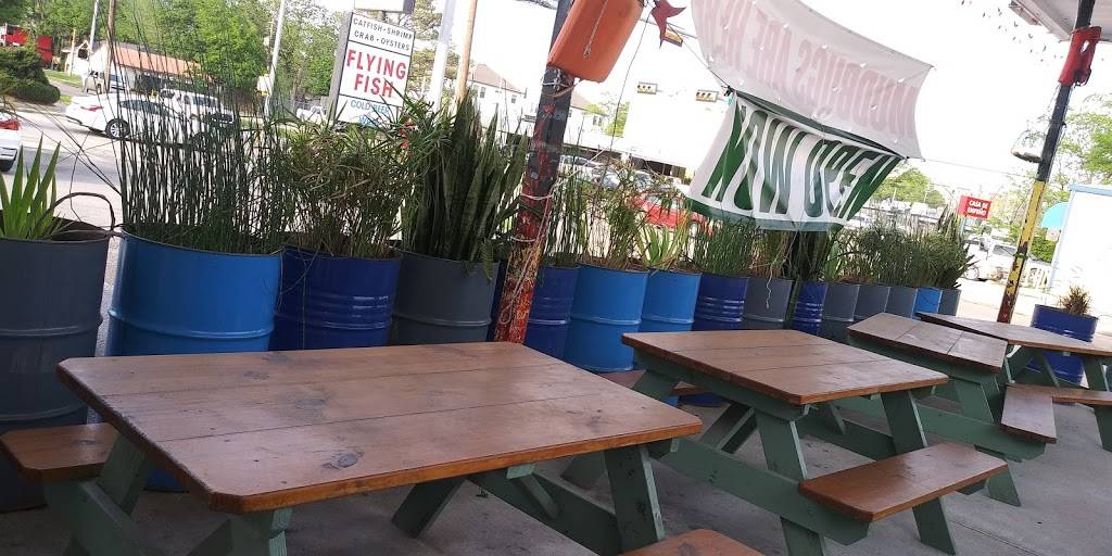 Flying Fish | restaurant | 1815 N Durham Dr, Houston, TX 77008, USA | 7133779919 OR +1 713-377-9919