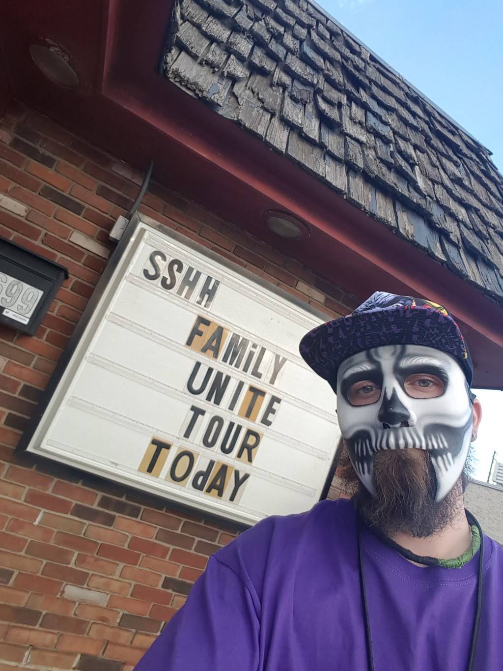 Shadows Bar and Grill | restaurant | 6699 W 130th St, Parma Heights, OH 44130, USA | 2162350654 OR +1 216-235-0654