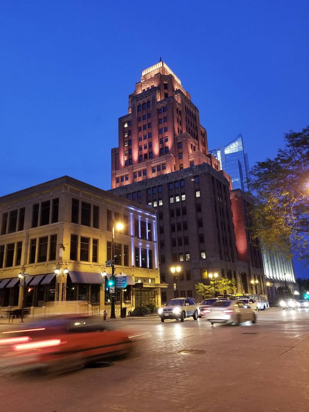 600 East Cafe | cafe | 600 E Wisconsin Ave, Milwaukee, WI 53202, USA | 8446003278 OR +1 844-600-3278