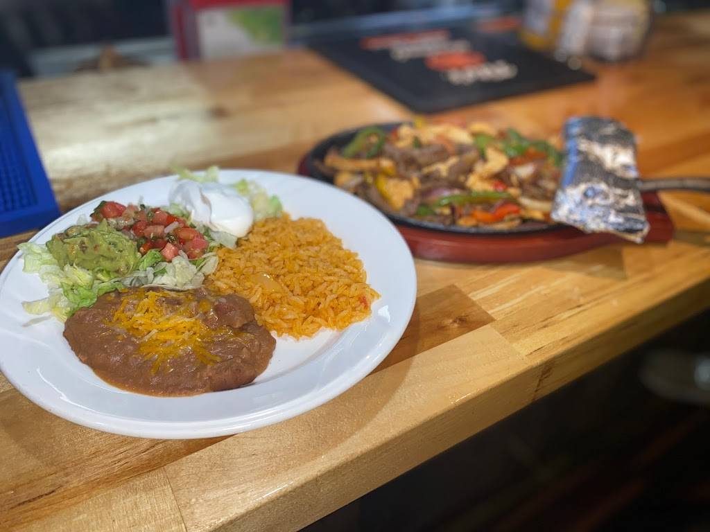 Crazy Bull Mexican Grill & Cantina | restaurant | 61 Dewitt Ave, Mattoon, IL 61938, USA | 2172951462 OR +1 217-295-1462