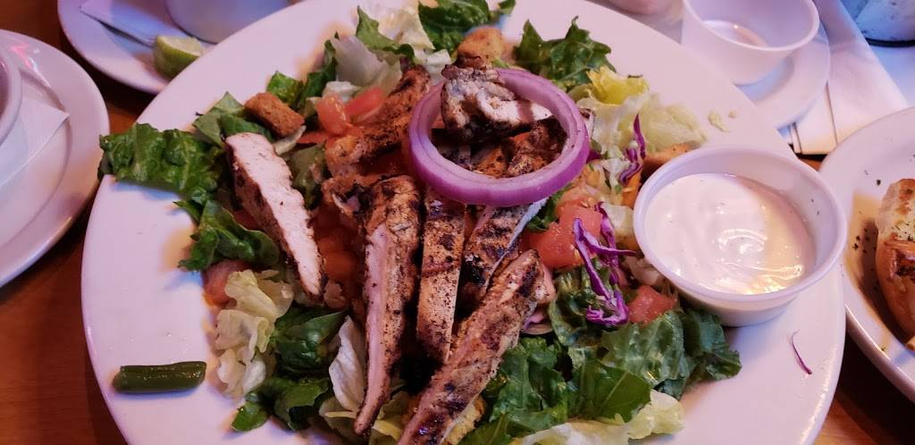 Texas Roadhouse | restaurant | 100 Highway 332 West Suite 1126, Lake Jackson, TX 77566, USA | 9792997427 OR +1 979-299-7427