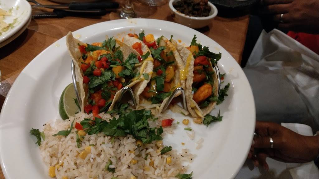 Uncle Julios Mexican From Scratch | restaurant | 15845 South La Grange Road, Orland Park, IL 60462, USA | 7089424700 OR +1 708-942-4700