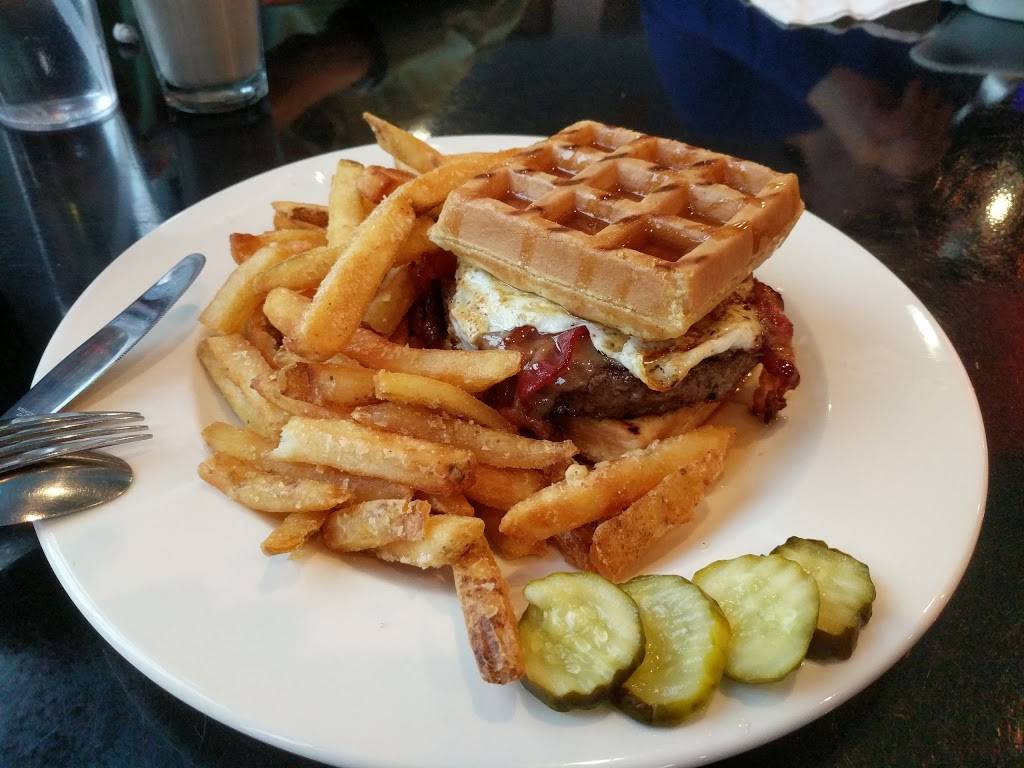 Dinos House of Burgers | restaurant | 7 W Bridge St, Oswego, NY 13126, USA | 3152166536 OR +1 315-216-6536