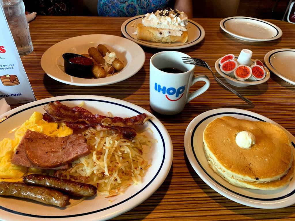 IHOP | restaurant | 588 S Alafaya Trail Ste 60, Alafaya, FL 32828, USA | 4074549931 OR +1 407-454-9931