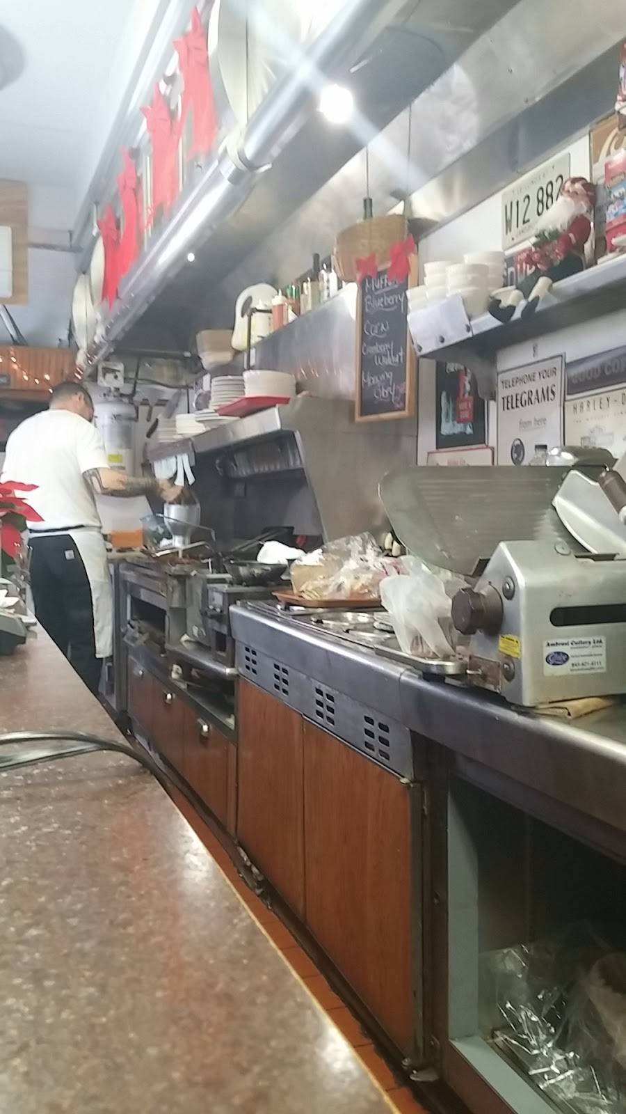 Bobs Diner Inc | restaurant | 27 Main St, Brewster, NY 10509, USA | 8452782478 OR +1 845-278-2478