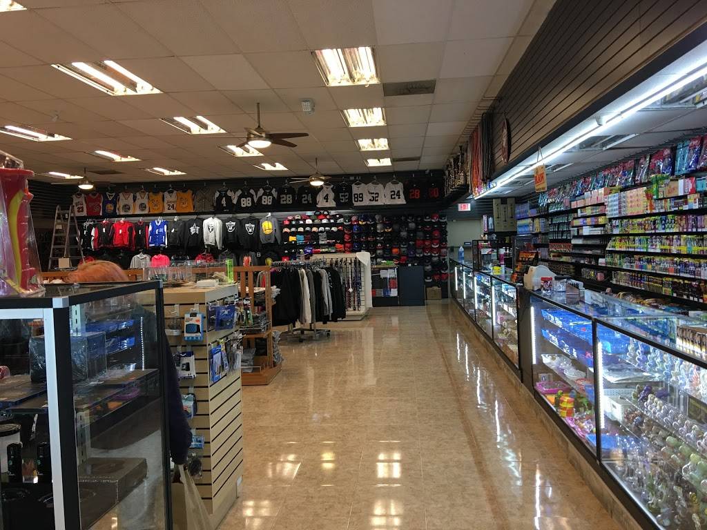 World of Smoke | meal takeaway | 2698 First St, Atwater, CA 95301, USA | 2098126388 OR +1 209-812-6388