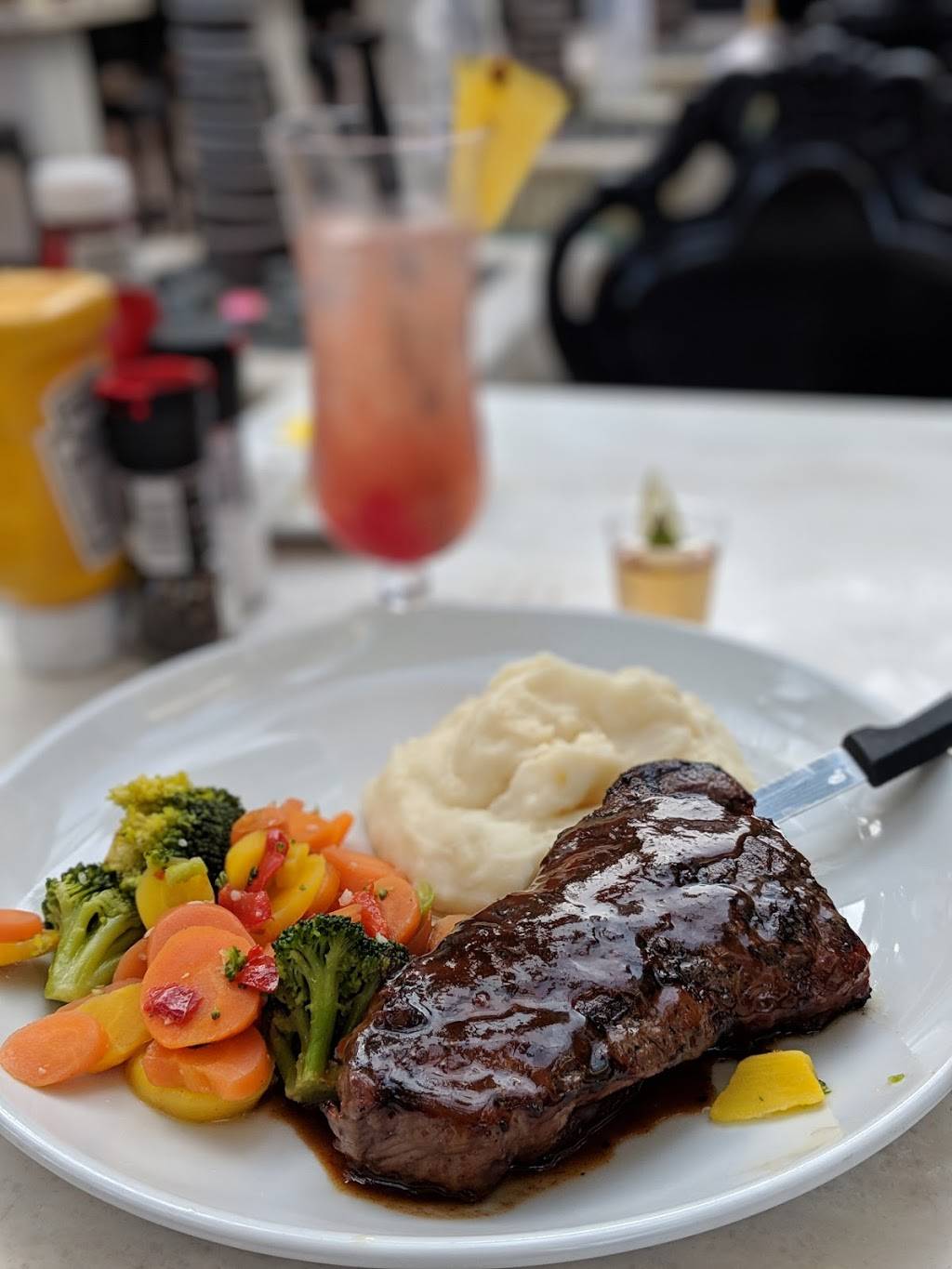 Oceans Ten | restaurant | 960 Ocean Dr, Miami Beach, FL 33139, USA | 3056041999 OR +1 305-604-1999