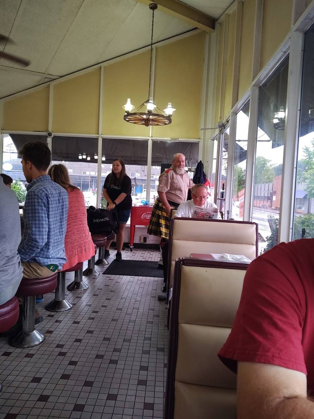 The Long Horn Restaurant | restaurant | 129 N Market St, Chattanooga, TN 37405, USA | 4232652354 OR +1 423-265-2354