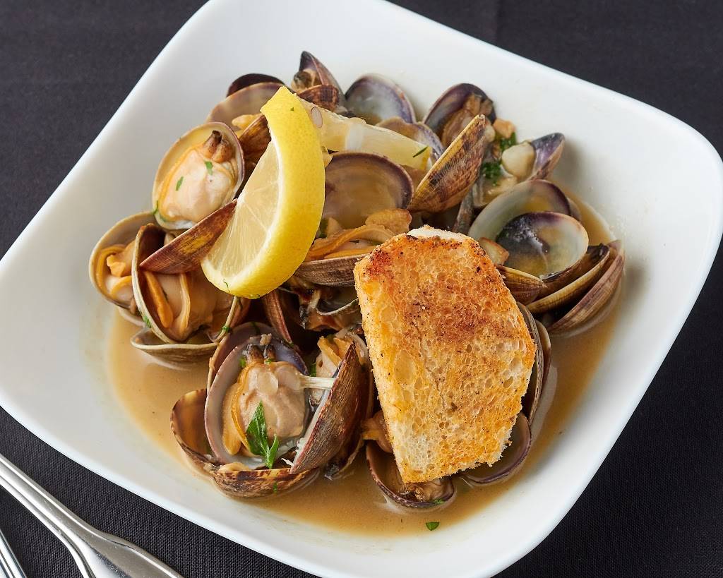 Galo Tavern 18 | restaurant | 265-11 Union Tpke, Queens, NY 11040, USA | 7183474846 OR +1 718-347-4846