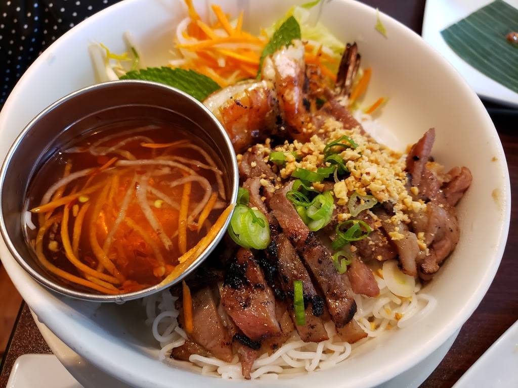 Pho n Rice | restaurant | 289 Beacon St, Somerville, MA 02143, USA | 6178648888 OR +1 617-864-8888