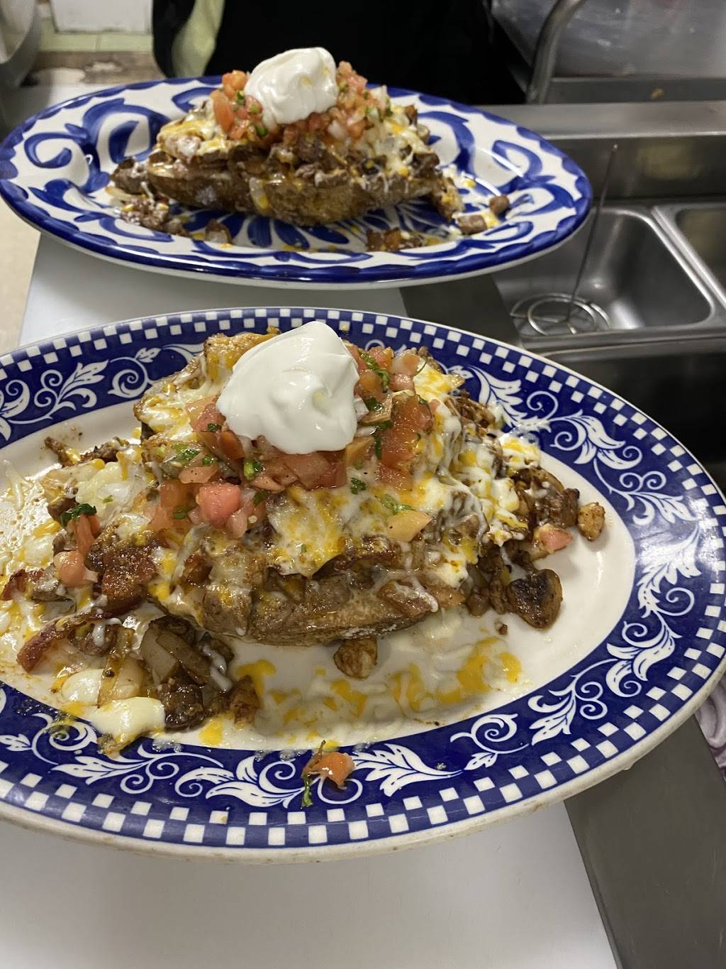 El Adobe | restaurant | 320 Broadway St, Audubon, IA 50025, USA | 7125632210 OR +1 712-563-2210