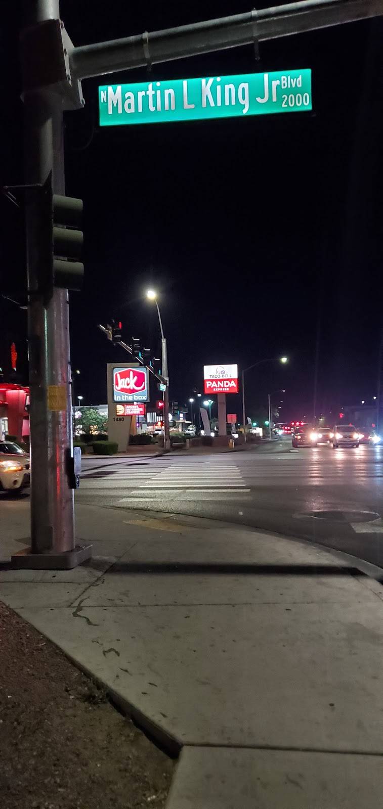 Jack in the Box | restaurant | 1480 W Lake Mead Blvd, Las Vegas, NV 89106, USA | 7026384188 OR +1 702-638-4188