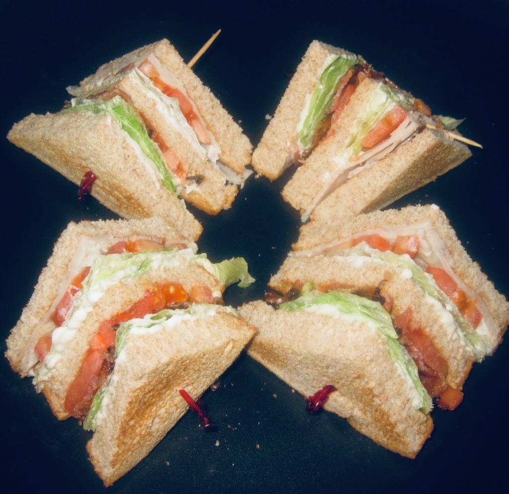 Pizzaway | restaurant | 2430 Dougall Ave, Windsor, ON N8X 1T2, Canada | 5192507770 OR +1 519-250-7770