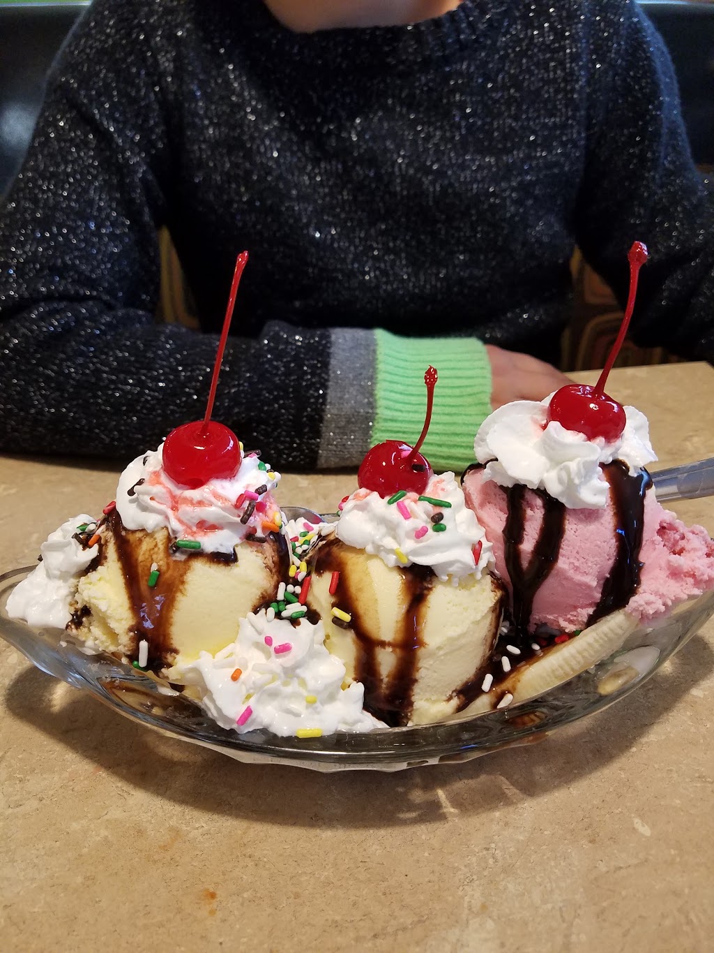 Paradise Grill | restaurant | 90 E Main St, Quincy, CA 95971, USA | 5302830591 OR +1 530-283-0591