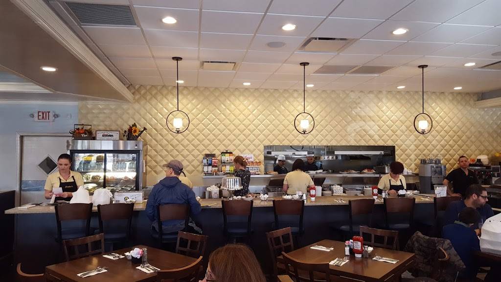 Sanders Family Restaurant & Pancake House | bakery | 5320 Touhy Avenue, Skokie, IL 60077, USA | 8476732626 OR +1 847-673-2626