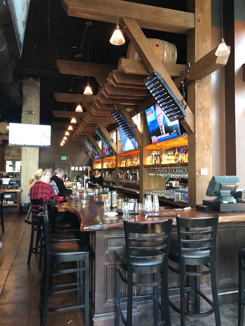 The Lodge Sports Grille | restaurant | 4209 SW Alaska St, Seattle, WA 98116, USA | 2063883337 OR +1 206-388-3337