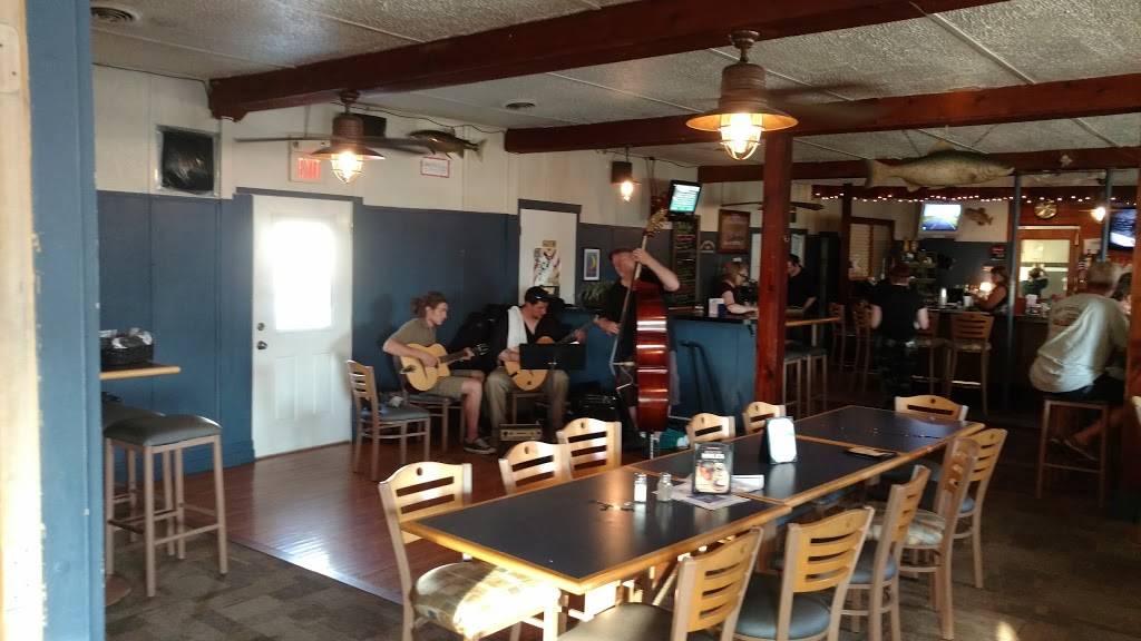 Boathouse Bar & Grille | restaurant | 5164 Monroe Rd, Pentwater, MI 49449, USA | 2318694588 OR +1 231-869-4588