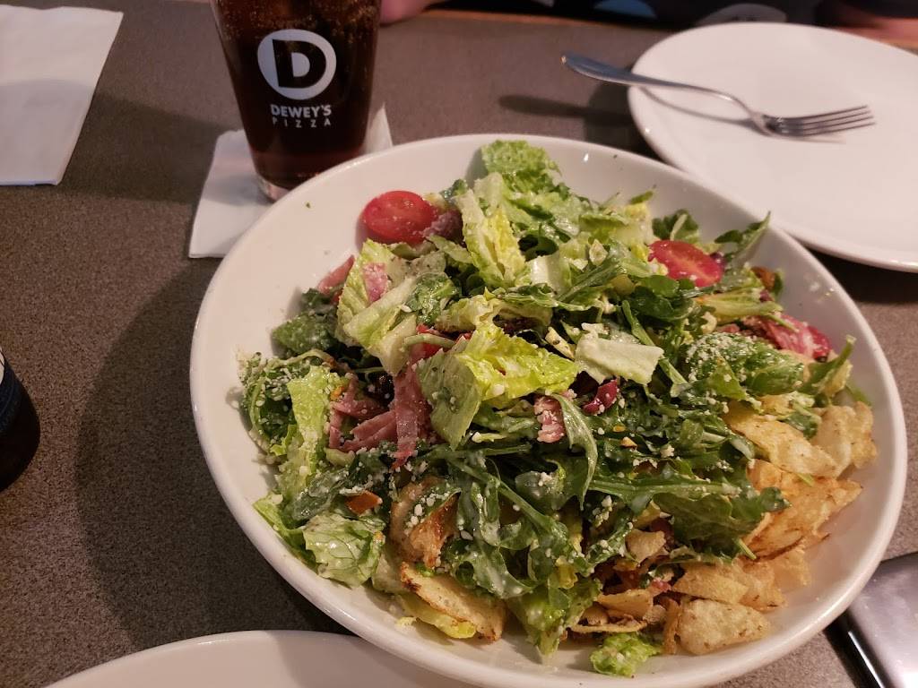 Deweys Pizza | meal takeaway | 559 North and South Rd, University City, MO 63130, USA | 3147263434 OR +1 314-726-3434