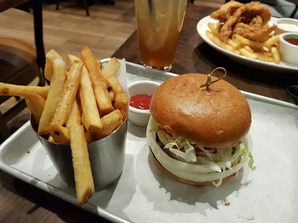 Henrys Tavern | Portland Airport | restaurant | 7000 NE Airport Way c2192, Portland, OR 97218, USA | 5039247909 OR +1 503-924-7909