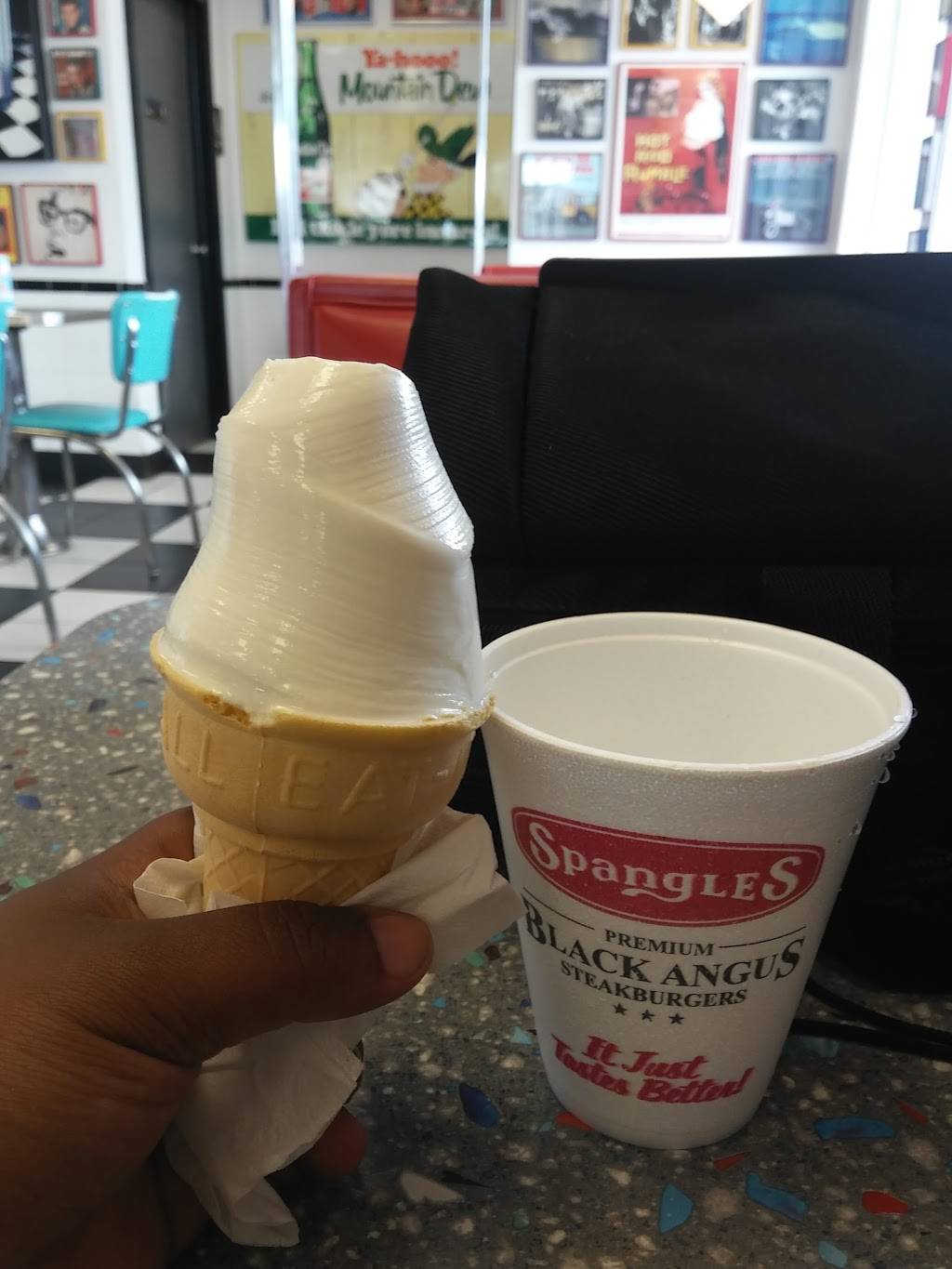 Spangles | restaurant | 6120 E 21st St N, Wichita, KS 67208, USA | 3166824332 OR +1 316-682-4332