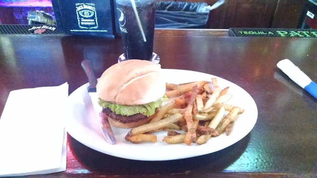 Skooters | restaurant | 323 E Main St, Mascoutah, IL 62258, USA | 6185664722 OR +1 618-566-4722