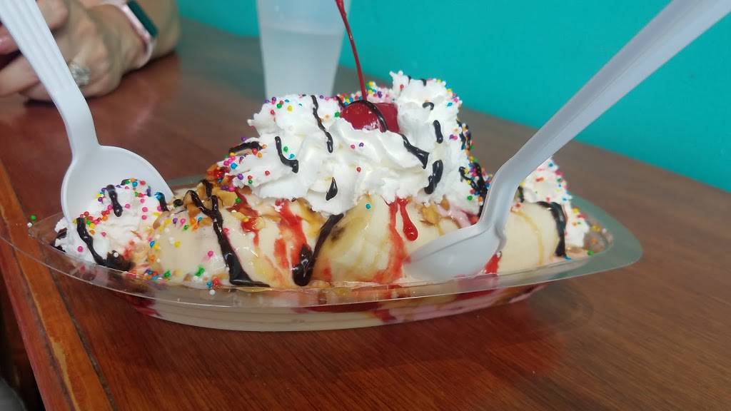 Sarah Jeans Ice Cream | restaurant | 109 N Park Square, Marietta, GA 30060, USA | 7704245179 OR +1 770-424-5179