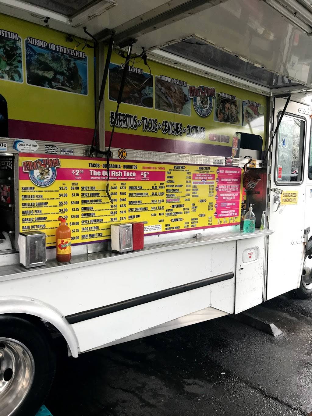 Kikos Seafood Lunch Truck | restaurant | 6090 Friars Rd, San Diego, CA 92108, USA | 6196230675 OR +1 619-623-0675