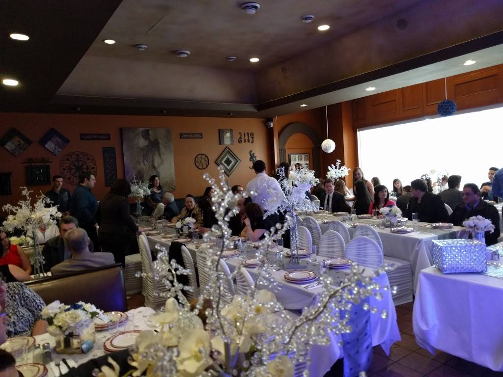 Francos Restaurant | meal takeaway | 1545 Tecumseh Rd E, Windsor, ON N8W 1C3, Canada | 5192583151 OR +1 519-258-3151