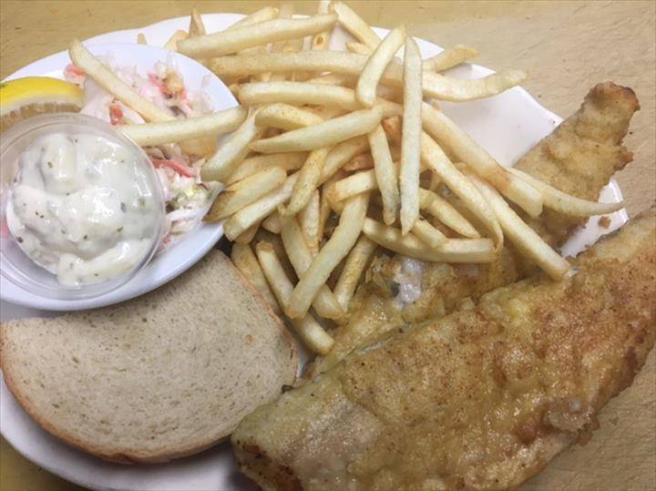 Lauras DBC Bar & Grill | meal takeaway | 7520 W Donges Bay Rd, Mequon, WI 53092, USA | 2622381733 OR +1 262-238-1733