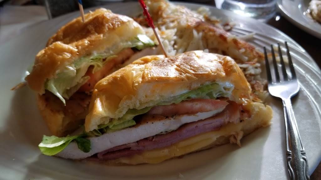 Danbys Station | restaurant | 750 Roosevelt Rd, Glen Ellyn, IL 60137, USA | 6307903268 OR +1 630-790-3268