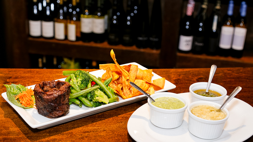 La Esquina Del Lechon | restaurant | 8601 NW 58th St #101, Miami, FL 33166, USA | 3056403041 OR +1 305-640-3041