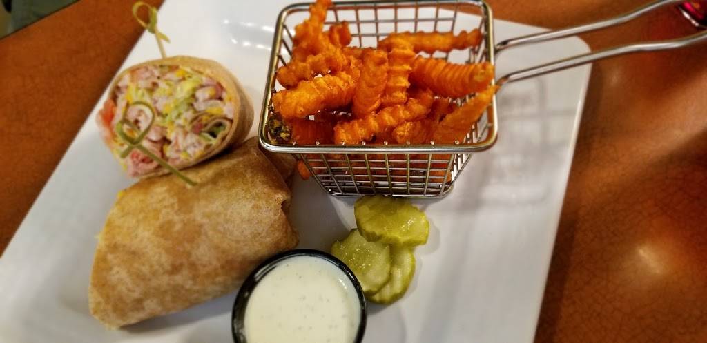 Antoinettes Casual Dining | restaurant | 18 W Mill St, Plymouth, WI 53073, USA | 9208922161 OR +1 920-892-2161