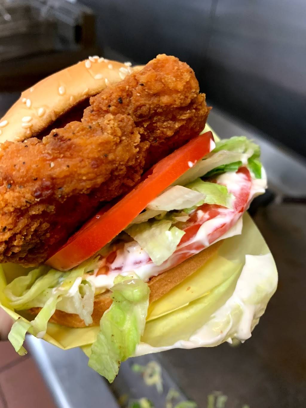 The burger joint | restaurant | 2459 N 10th Ave, Hanford, CA 93230, USA | 5596703986 OR +1 559-670-3986