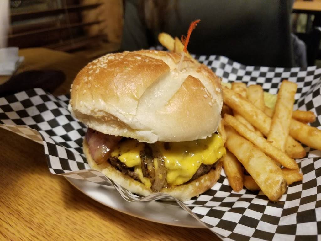 Lews Restaurant SW Roanoke | restaurant | 11 Walnut Ave SW, Roanoke, VA 24016, USA | 5406825925 OR +1 540-682-5925