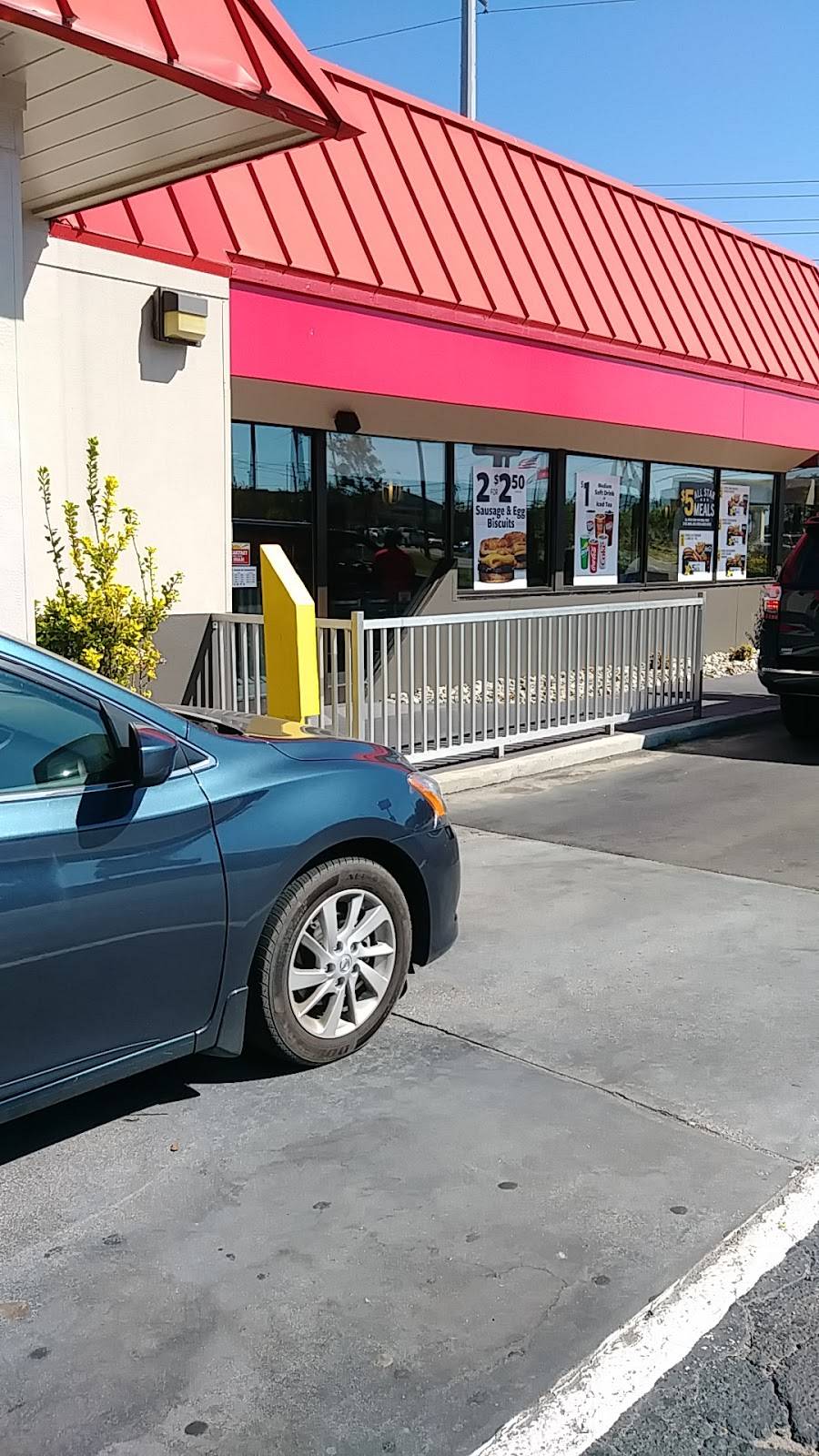 Hardees | restaurant | 2518 Carolina Beach Rd, Wilmington, NC 28401, USA | 9107623904 OR +1 910-762-3904