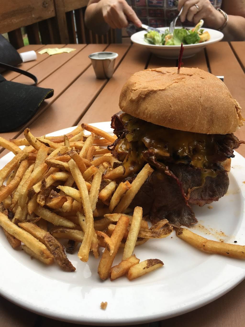 Mudflats Bar & Grill | restaurant | 31 Columbus St, Galena, OH 43021, USA | 7409655700 OR +1 740-965-5700