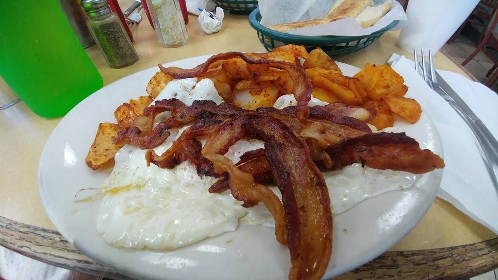 Plato Latino | restaurant | 202 E Bearss Ave, Tampa, FL 33613, USA | 8139687100 OR +1 813-968-7100